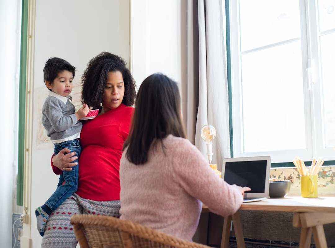 balance work family moms